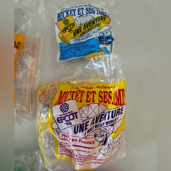 Disney McDonald’s Epcot Adventure at Disney World Figures - Picture 2 of 6